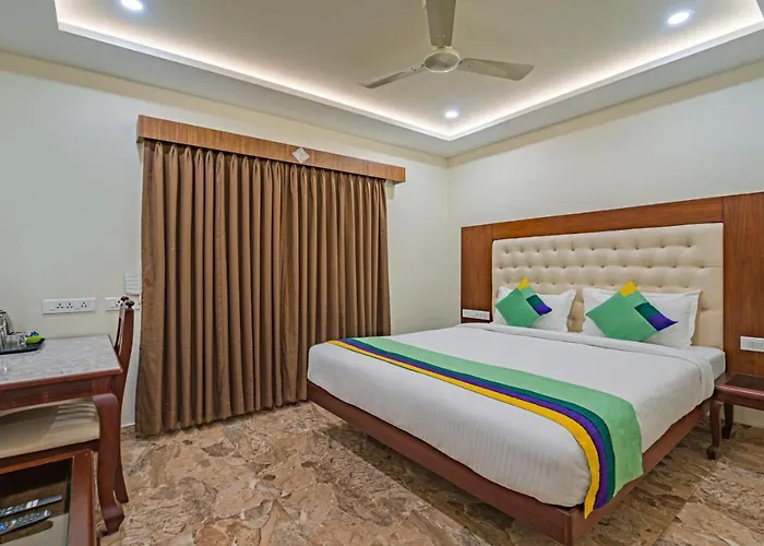 Treebo Aaravi Residency, 800 Mtrs From Promenade Beach